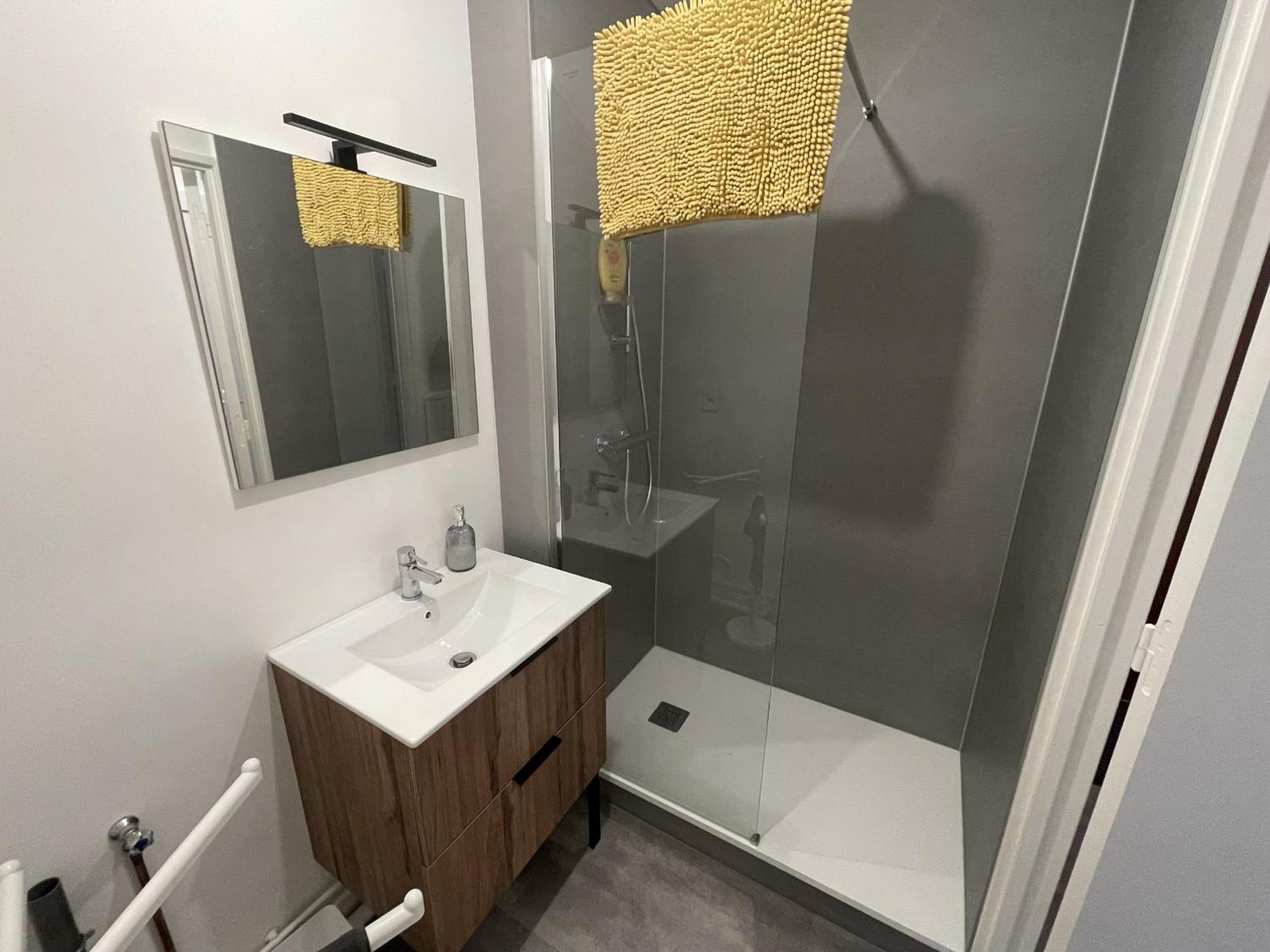 Logement Neuf A Proximite Du Centre Ville Avec Parking Limoges Bagian luar foto