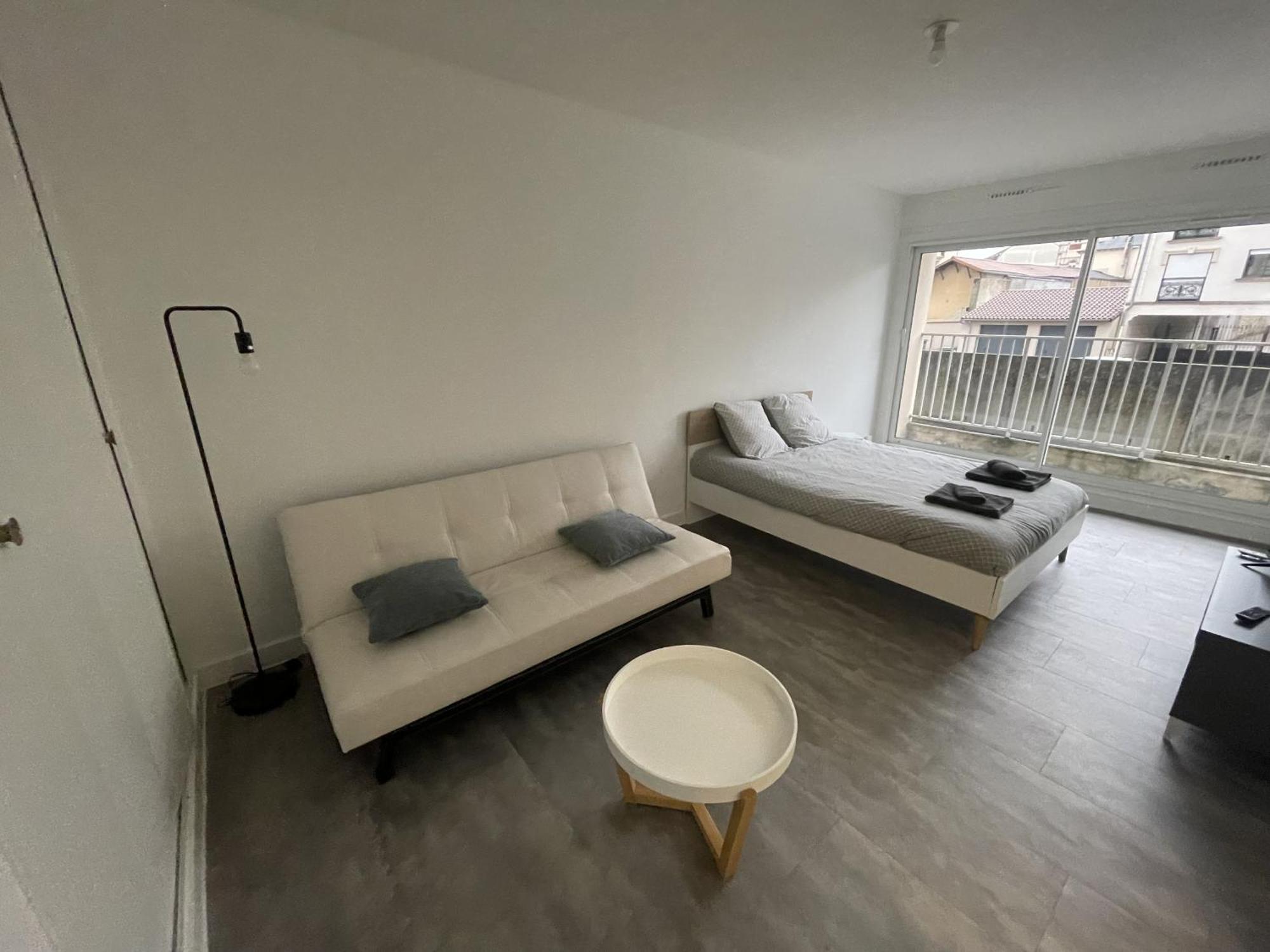 Logement Neuf A Proximite Du Centre Ville Avec Parking Limoges Bagian luar foto